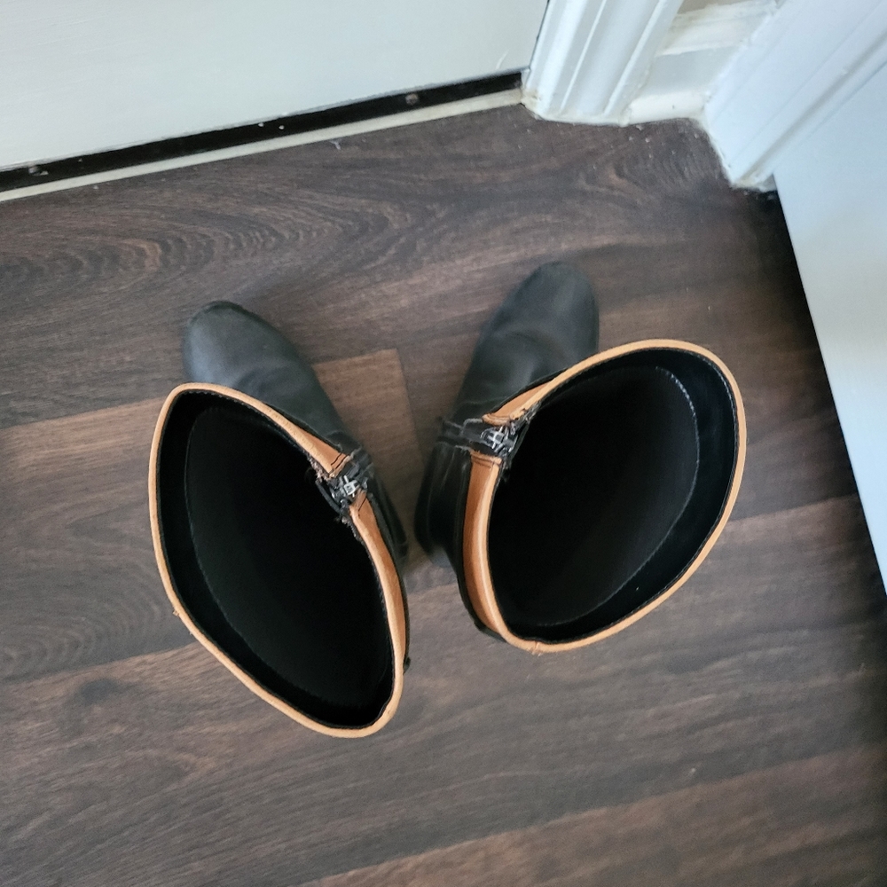 Boots - Picture 3 of 4